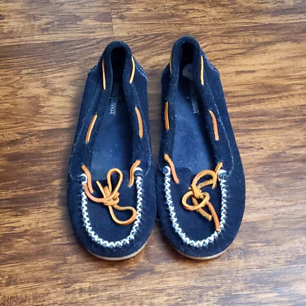 Navy Minnetonka Size 8.5